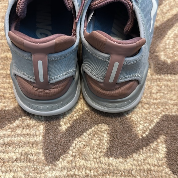 Ladies Nike free running shoes - Picture 3 of 4